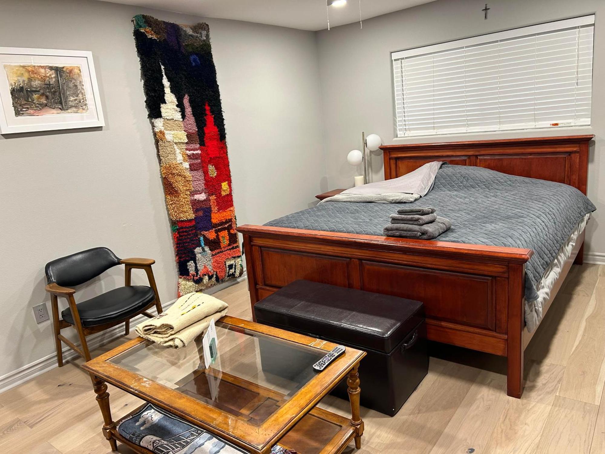 A Luxury Master Bedroom In A Condo Los Angeles Eksteriør bilde